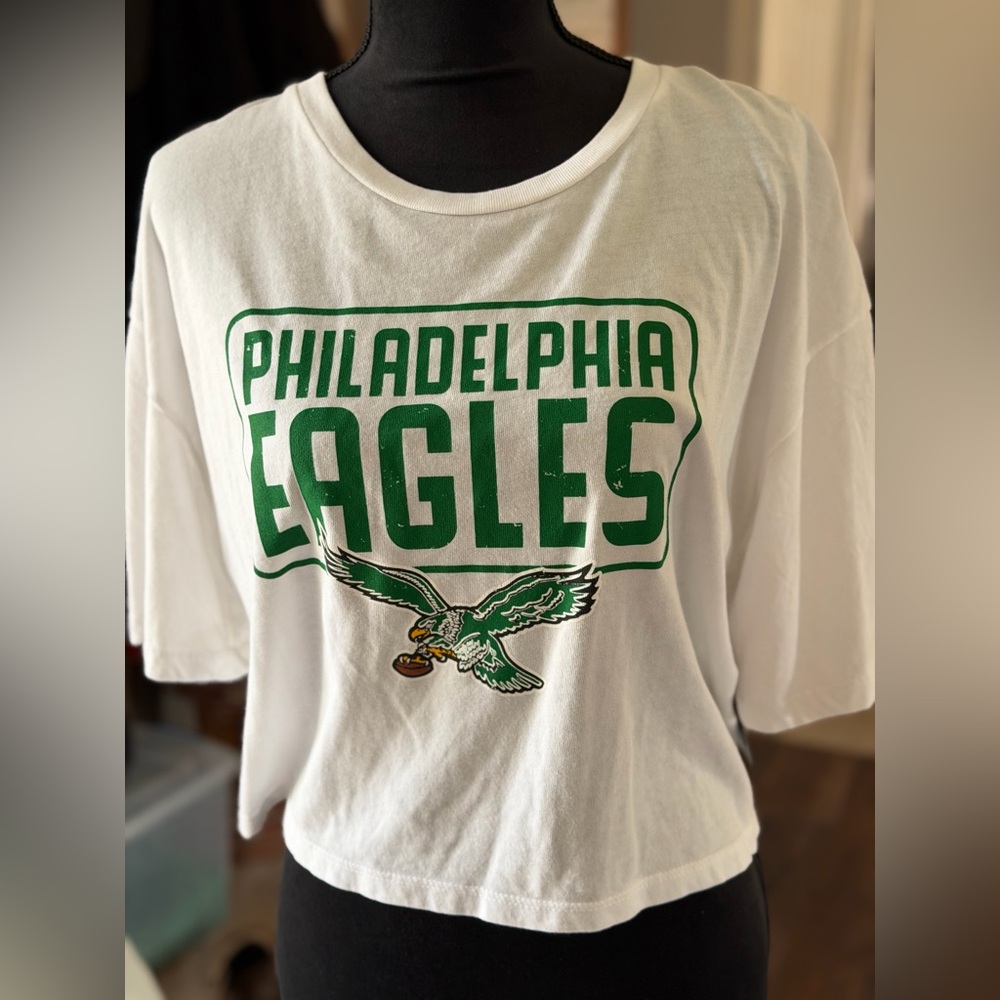 Philadelphia Eagles Cropped T-Shirt Women’s Medium NWT NFL Football Tee Majestic